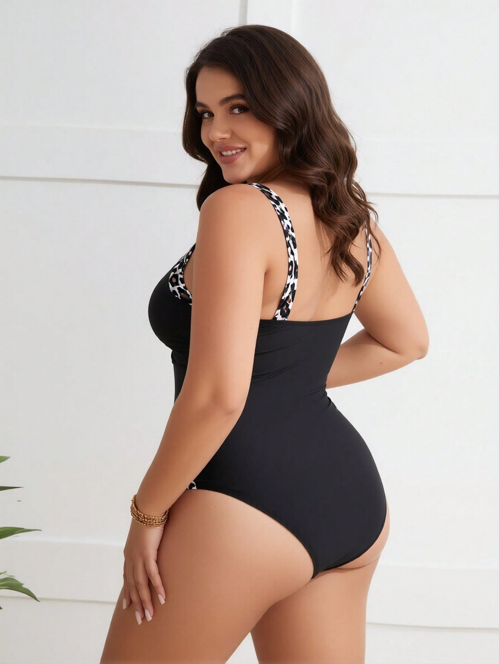 2026 Vacation Style Plus Size Swimsuit: Bold Leopard Print Accents for a Confident and Playful Beach Look