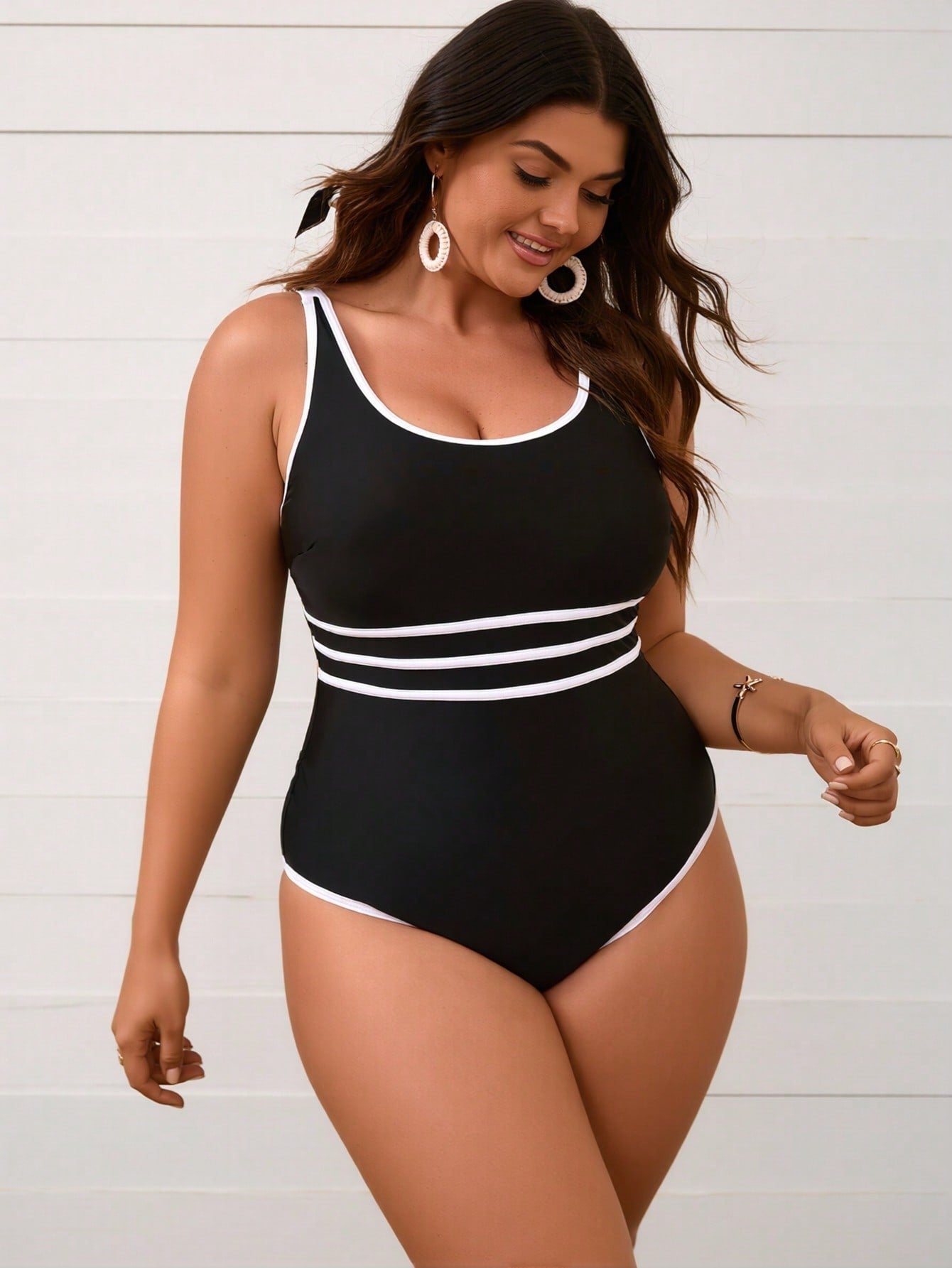 2026 New Plus Size Minimalist Black & White One-Piece Swimsuit, Round Neck Strap, European Style Casual Beach Swimwear
